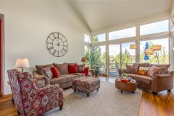 Juniper Haven Getaway at Eagle Crest Resort with Access to Shared Resort Amenities