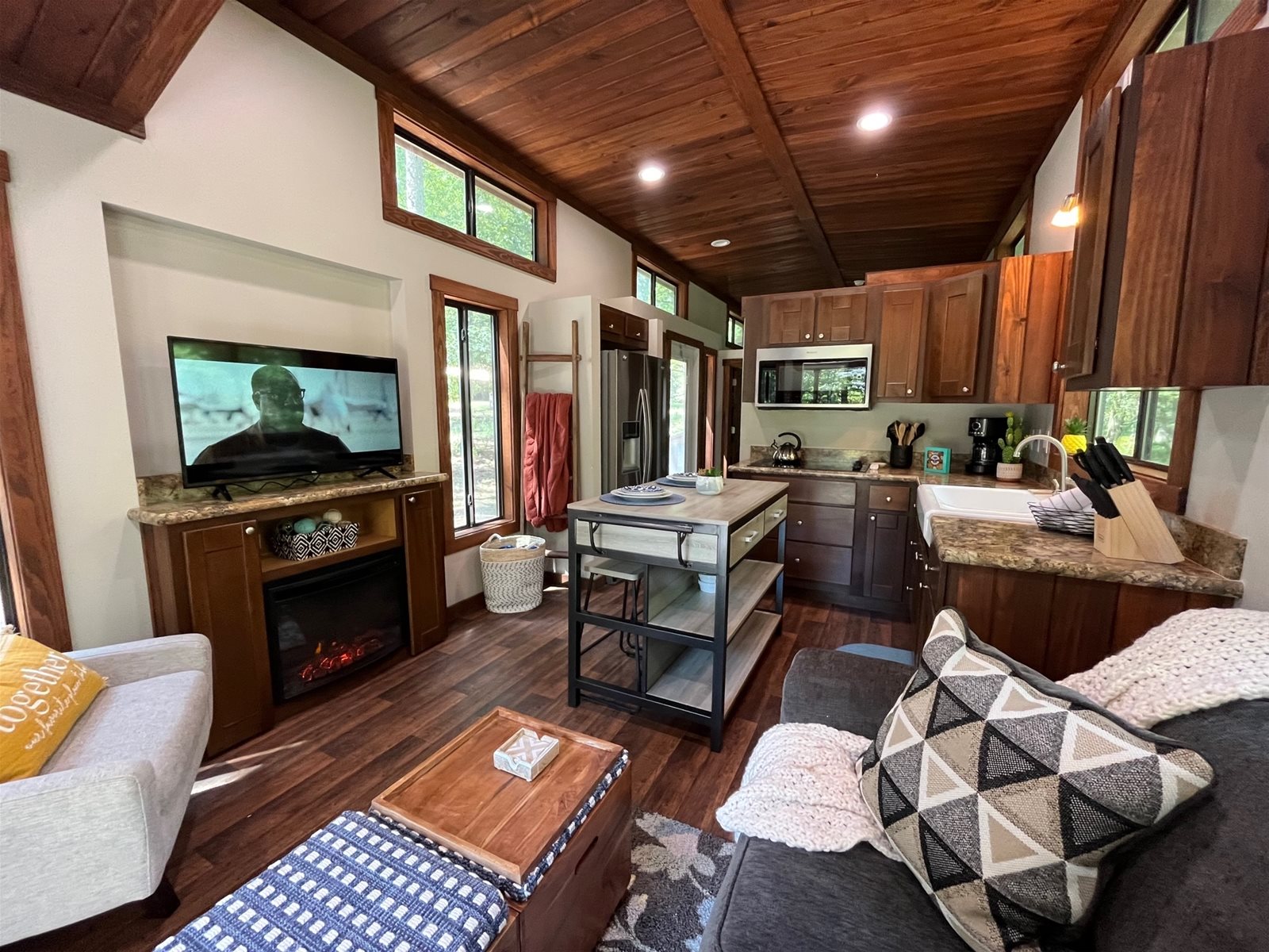Snuggle Up/1 bedroom/Tiny House/|Broken Bow| Oklahoma| Sweetwater ...