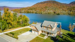 Upper Cove - A spacious home right on the Tennessee River! 