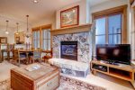 Villa Montane 111, 2 Bedroom/2 Bath, SKI IN/SKI OUT, Complimentary Continental Breakfast (Winter)! Private Hot Tub! Pool & Hot Tub!