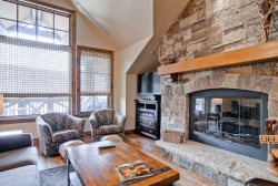 Beaver Creek Landing A402, 3 Bedroom/3 Bath, SKI IN/SKI OUT, Great Views! Saline Pool & Hot Tubs!