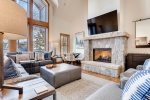 Villa Montane 223, 4 Bedroom/4 Bath, SKI IN/SKI OUT, Complimentary Continental Breakfast (Winter)! Private Hot Tub! Pool & Hot Tub!