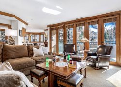 Beaver Creek Lodge 3 Bedroom/3.5 Bath, SKI IN/SKI OUT, Pool & Hot Tub!