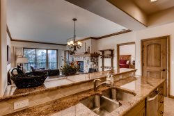 Borders Upper 308, 3 Bedroom/2 Bath, SKI IN/SKI OUT! Pool & Hot Tubs! 