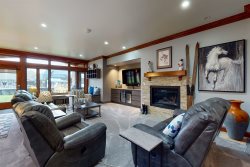 Lion Square E 109, 2 Bedroom/2 Bath Condo, SKI IN/SKI OUT! Views! Pool & Hot Tubs!