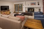 Townsend Place A206, 1 Bedroom/2 Bath, SKI IN/SKI OUT, Mountain Views! Community Hot Tub!