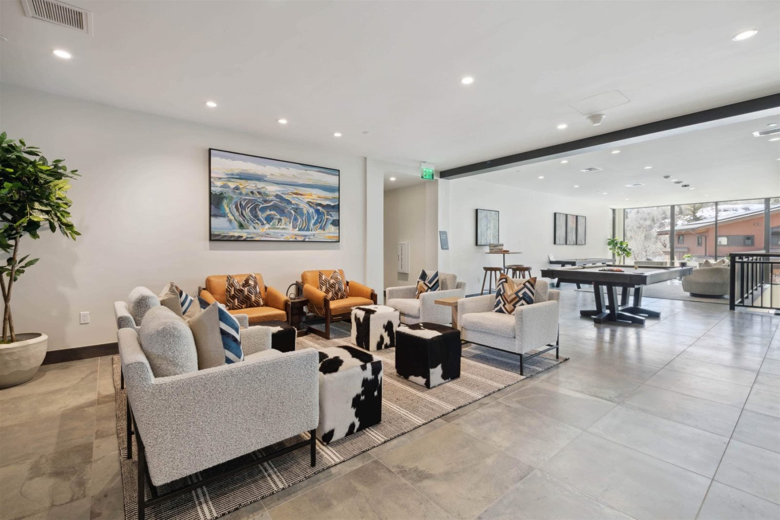 Stunning Condo Rentals With Mountain View And Pool image