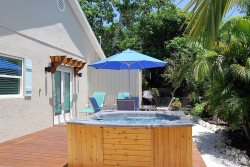 Secluded Bungalow on Anna Maria's North End!