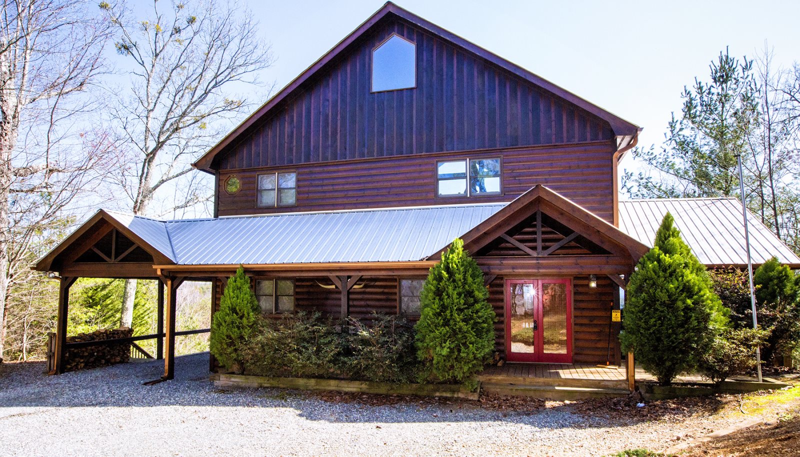 HAPPY TRAILS Luxury Cabin Rental Above The Rest