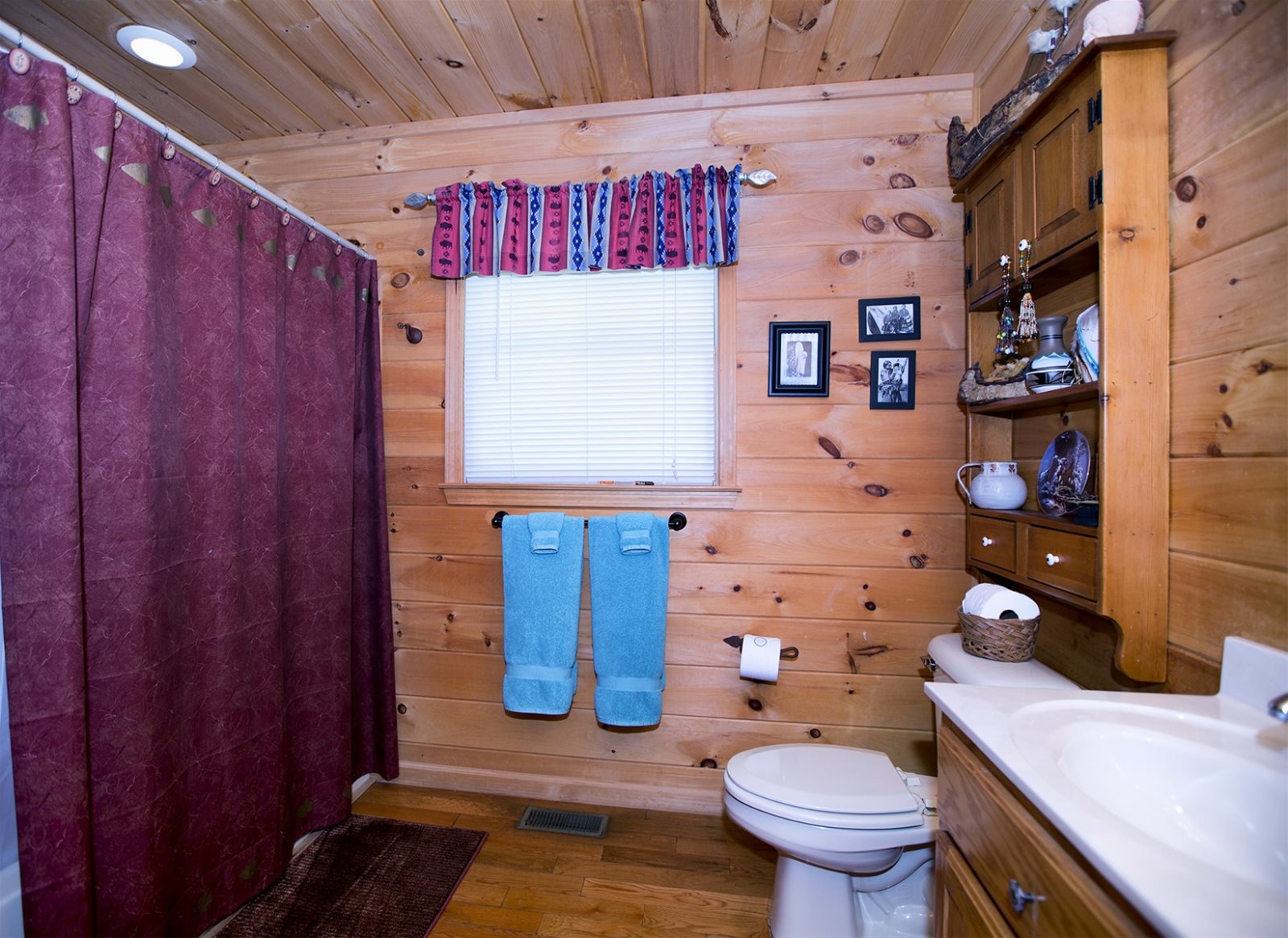 WOODEN INDIAN Luxury Cabin Rental Above The Rest