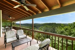 Toccoa Overlook - Luxurious Mountain Retreat Overlooking Toccoa River: Spacious Elegance, Panoramic Views, Hot Tub, Fire Pit, and Game Room