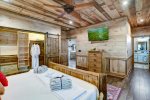 KING SUITE w/WALK-IN CLOSET & LUXURY BATH ROBES