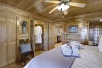 KING SUITE w/WALK-IN CLOSET & LUXURY BATH ROBES