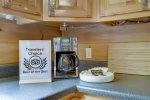 CARAFE-STYLE COFFEE MAKER & AWARD WINNING HOSTING