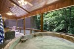 HOT TUB PEACEFUL WOODLAND VIEWS