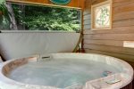 NEW HOT TUB ACCOMODATES 4