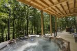 BRAND NEW 6-PERSON HOT TUB