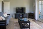 Second story bedroom with futon and Queen daybed 