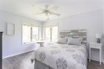 Spacious Queen bedroom upstuars 