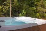 huge hot tub, enjoy a soak under the stars