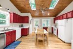 Charming cottage kitchen 