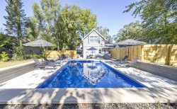 New Buffalo Oasis: Private Pool home w Hot Tub