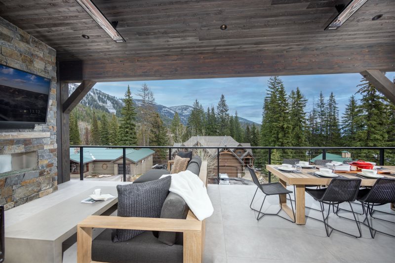 Whitefish Mountain Resort luxury ski home with private hot tub and