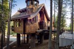 Slopeside Treehouse with Private Hot Tub - Ski-in-Ski-out just 30' from Slopes!