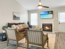 Comfy Condo in the Heart of the City!