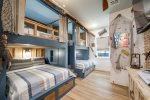 Tackle Room 4 Queen Beds