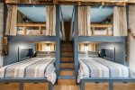 Tackle Room 4 Queen Beds