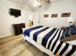 Bedroom 4 w Queen
