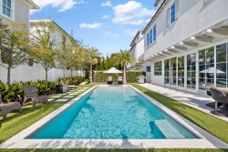 STEPS to Private Beach! Private Pool, Game Room, 6 Bikes! Brand New, Sleeps 20!
