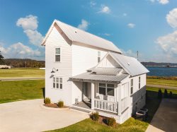 Gunter Chill at River Rocks Planation