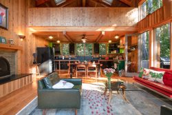 SONOMA TREE HOUSE - Amazing multi-level comfort in the Sea Ranch redwoods with filtered ocean views