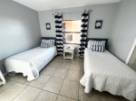 Guest Bedroom with Twin Beds and Day Bed