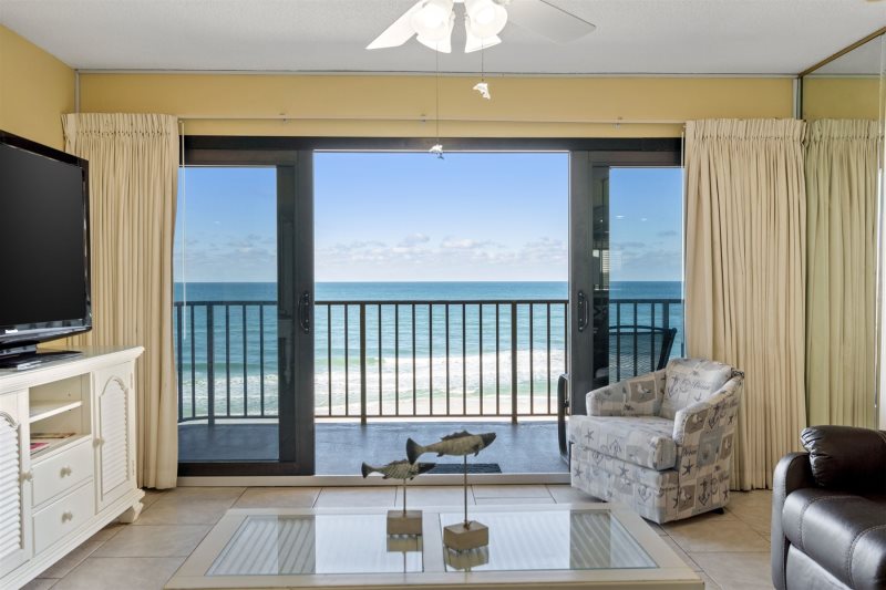East-Beach Paradise - 2 Beachfront Masters -Commodore - Sleeps 8