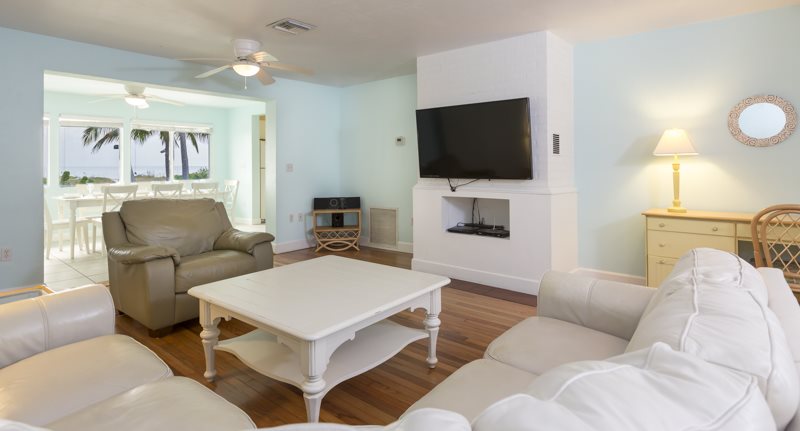 Crane N 6030 Fort Myers Beach Al Pet Friendly Back Of House Facing Beach